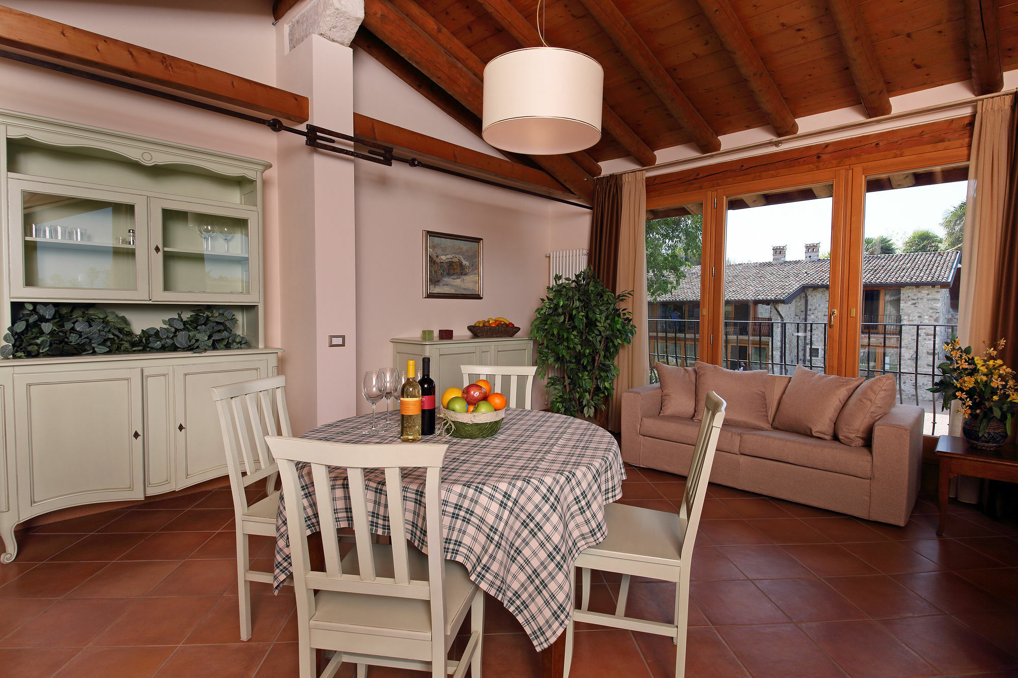 Borgo Mondragon